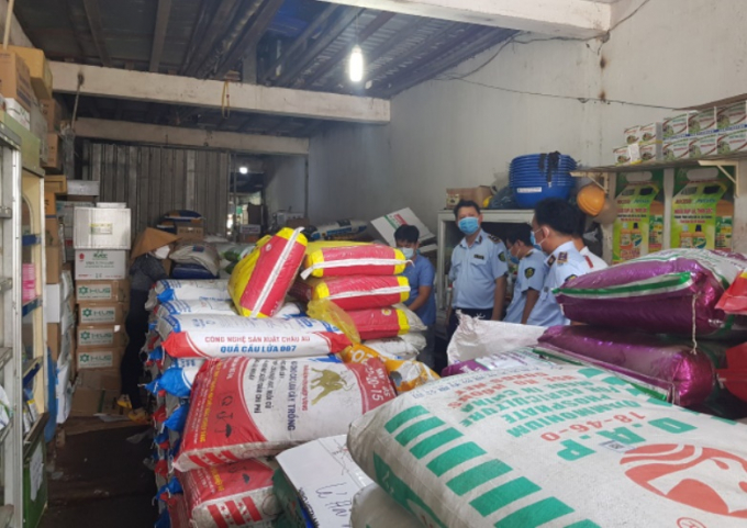 Đoàn Kiểm tra liên ngành - Ban Chỉ đạo 389 tỉnh Hậu Giang kiểm tra Công ty TNHH N.P phát hiện 40 bao phân bón cao cấp NPK 25-25-5 + 10SiO2 + Bo do Công ty Cổ phần Vật tư nông nghiệp Thiên Phúc Hưng (có địa chỉ tại đường ĐT 747B, tổ 4, khu phố 8, Phường Uyên Hưng, Thị xã Tân Uyên, Tỉnh Bình Dương) sản xuất có chất lượng không phù hợp với quy chuẩn kỹ thuật tương ứng.