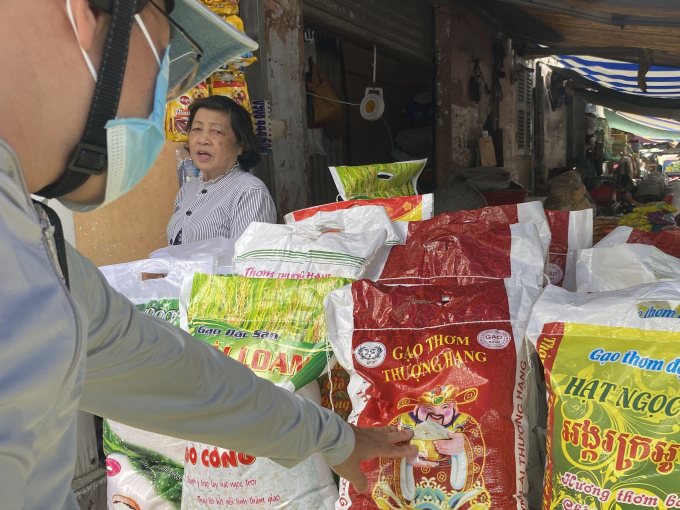 Gạo thơm Campuchia có giá 25.000 đồng/kg được bán khắp các chợ ở TP.HCM và ĐBSCL CHÍ NHÂN