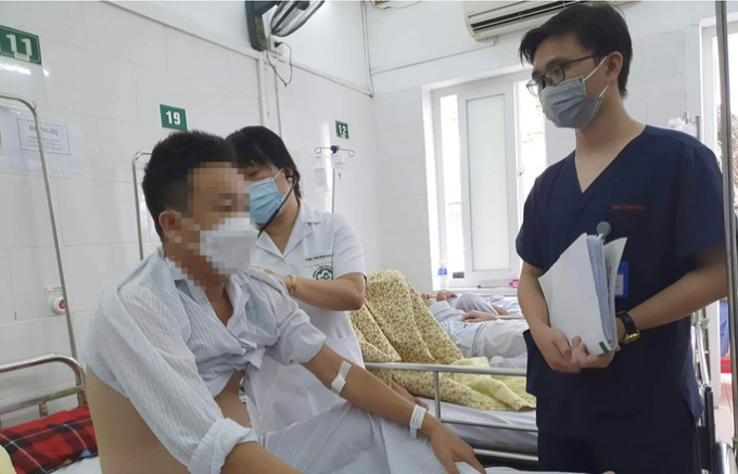 Bệnh nhân bị sốt rét đang điều trị tại Bệnh viện Bạch Mai- Ảnh: Mai Thanh