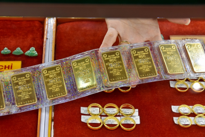 Tình trạng chênh lệch giá vàng miếng SJC với vàng thế giới nhiều năm qua đến nay vẫn chưa được giải quyết.Ảnh: Tấn Thạnh