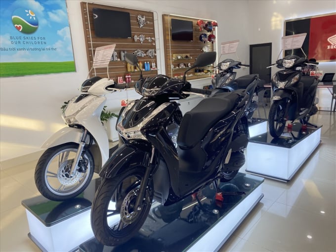 Đại lý chỉ còn vỏn vẹn 2 chiếc Honda Vision do nguồn hàng khan hiếm. Ảnh: Nguyễn Thúy.