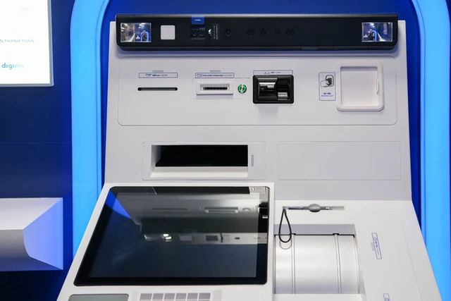 Máy giao dịch tự động thế hệ mới CRM (Cash Recycling Machine) trang bị nhiều tính năng hiện đại hơn so với máy ATM thông thường