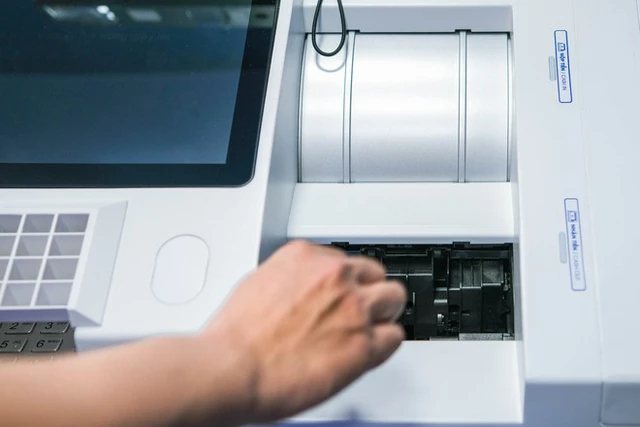 Thao tác nộp/rút tiền tại cây ATM bằng CCCD gắn chip thực hiện vô cùng đơn giản