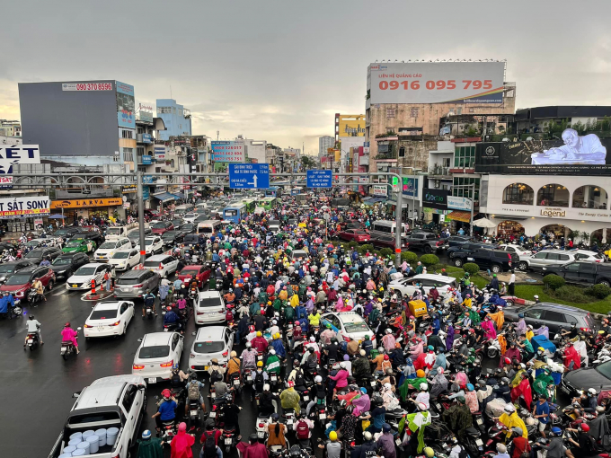 Ngã tư Hàng Xanh chiều nay lúc 16 giờ LÊ CÔNG SƠN