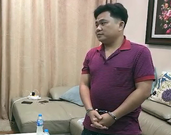 Bị can Võ Hoài Phương lúc bị bắt tại nhà riêng - Ảnh: Công an cung cấp