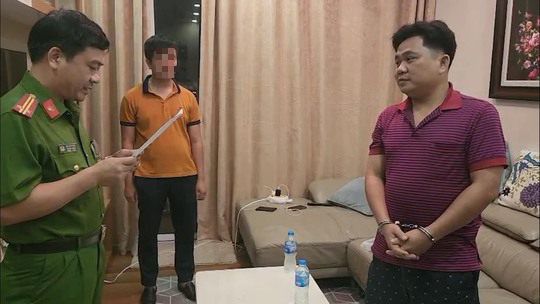 Cơ quan điều tra đọc lệnh giữ người trong trường hợp khẩn cấp đối với Võ Hoài Phương