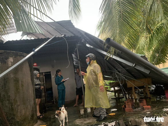 Nhà dân bị lốc xoáy sập hư hỏng ở huyện Chợ Gạo - Ảnh: HOÀI THƯƠNG