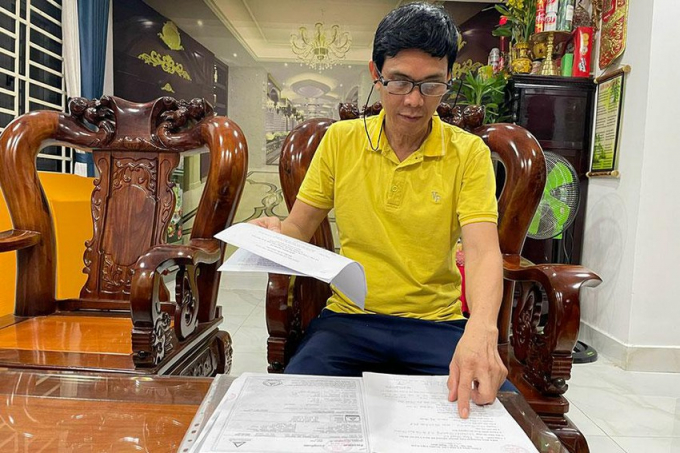 Ba năm qua, căn nhà của ông Phan Thanh Vũ chưa được cấp giấy chứng nhận vì xây nhỏ hơn giấy phép xây dựng 0,3 m2. Ảnh: VIỆT HOA