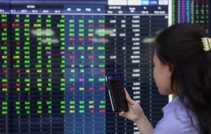 Ủy ban Chứng khoán Nhà nước đưa ra khuyến cáo nhà đầu tư cẩn trọng với các hội nhóm trên mạng xã hội. (Ảnh minh họa)