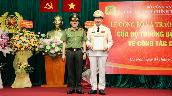 Thượng tướng Lương Tam Quang, Thứ trưởng Bộ Công an, trao quyết định bổ nhiệm tân Cục trưởng A03 THIỆN MINH