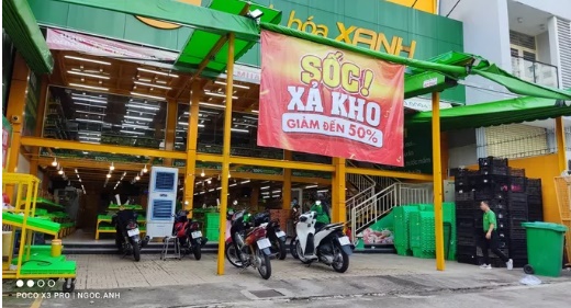 Cửa hàng Bách Hoá Xanh ở quận Phú Nhuận trưng bảng xả kho, dự kiến sẽ đóng cửa từ ngày 15-7