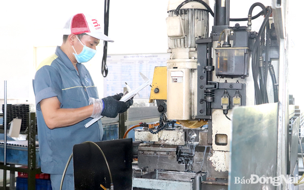 Sản xuất linh kiện máy móc để xuất khẩu tại Công ty hữu hạn Công nghiệp Boss (Khu công nghiệp Sông Mây, H.Trảng Bom). Ảnh: K.Minh