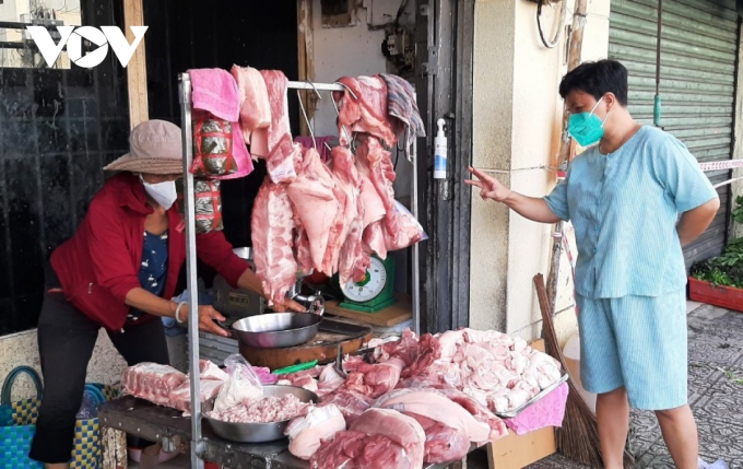 Giá heo hơi tăng nên giá thịt heo ở chợ truyền thống TP.HCM tăng khoảng 10.000 đồng/kg. (Ảnh: Lệ Hằng)