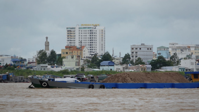 Nhu cầu về cát cho xây dựng ở ĐBSCL hiện rất lớn, trong khi nguồn cát bồi đắp từ sông Mê Kông ngày một ít đi ĐÌNH TUYỂN
