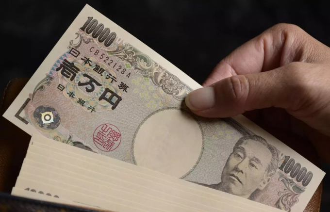 Yen xuống thấp so với các tiền tệ khác