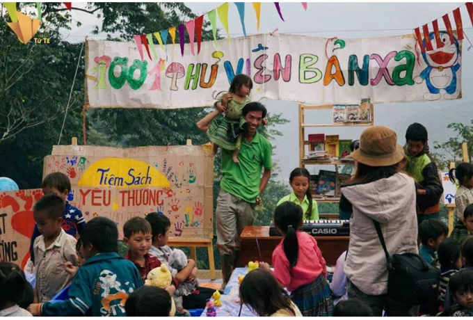 Một lễ hội sách do Tú Anh và Chủ Nhật yêu thương tổ chức cho các em nhỏ. (Ảnh: Nhân vật cung cấp).
