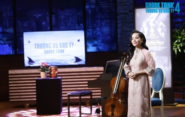 Đinh Hoài Xuân gọi vốn trên Shark Tank Viêt Nam mùa 4.