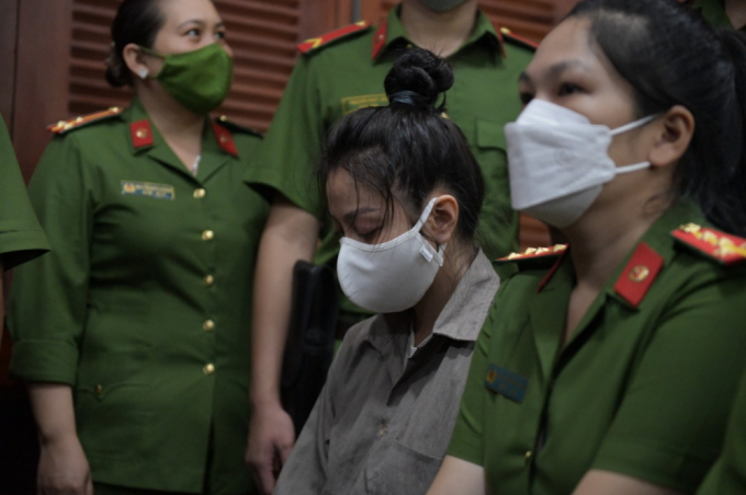 Bị cáo Nguyễn Võ Quỳnh Trang tại phiên tòa.
