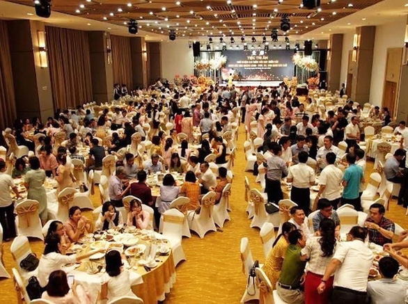 Ông Ninh Văn Chủ - cựu giám đốc CDC Quảng Ninh - khẳng định hình ảnh rất đông người dự tiệc này là liên quan chính đến chương trình hội nghị về y học chứ không phải chỉ để chia tay, tri ân chuyện bản thân ông sắp về hưu - Ảnh: Facebook NINH CHU