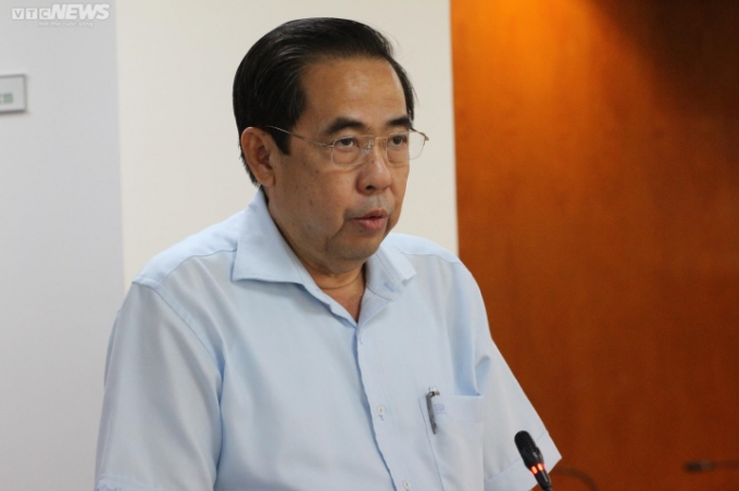 Phó Giám đốc Sở LĐTB&XH TP.HCM Nguyễn Văn Lâm trả lời tại buổi họp báo.