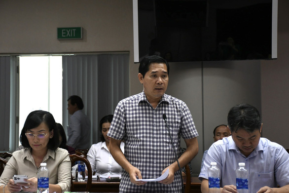 Ông Trần Quang Tú - giám đốc Sở Nội vụ tỉnh Đồng Nai - thông tin về vụ 2 phó giám đốc sở là vợ chồng xin nghỉ việc - Ảnh: H.M.