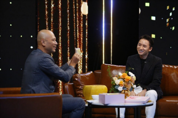 Phan Mạnh Quỳnh và MC Long Vũ tại chương trình