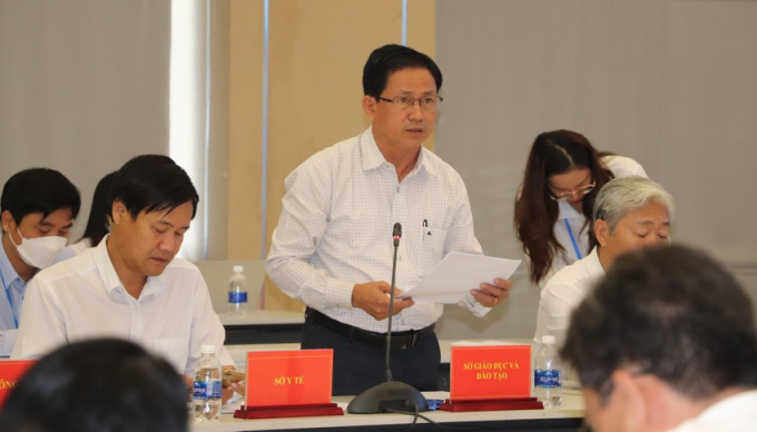 Ông Nguyễn Văn Phong -Phó Giám đốc Sở GD-ĐT tỉnh Bình Dương phát biểu tại buổi họp báo. Ảnh: LA