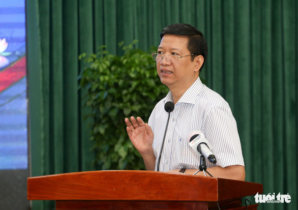 Ông Nguyễn Duy Hoàng - phó cục trưởng Cục Kiểm soát thủ tục hành chính, Văn phòng Chính phủ - đưa ý kiến tại buổi làm việc - Ảnh: ÁI NHÂN
