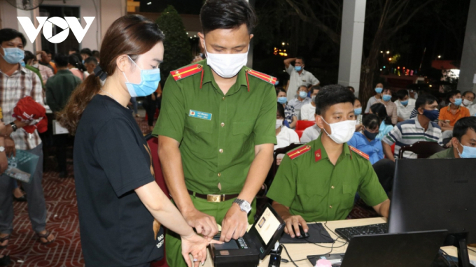 Công an tỉnh Bình Dương cho biết, sẽ xác minh để chuyển trả thẻ CCCD cho người dân.
