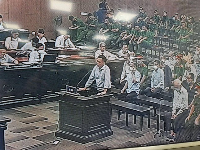Bị cáo Nguyễn Đại Dương tại tòa. Ảnh chụp màn hình tại tòa án.
