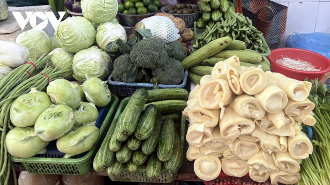 Giá rau xanh đang giảm nhẹ tại các chợ dân sinh tại Hà Nội.