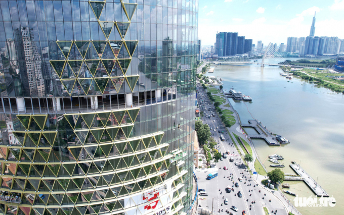 Sau nhiều năm bỏ không tại vị trí đắc địa của trung tâm quận 1, tòa cao ốc Saigon One Tower đang hồi sinh khi về tay chủ mới - Ảnh: NGỌC HIỂN