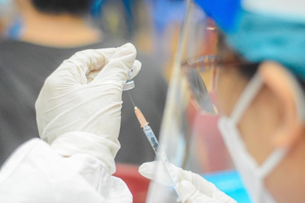 Tiêm vaccine COVID-19. Ảnh: Bộ Y tế
