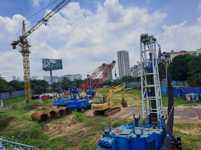 Sau 4 năm kể từ ngày Phuc Khang Corporation và DKRA Vietnam chính thức ký kết hợp tác phân phối chủ lực, đến nay dự án vẫn chỉ là một bãi đất trống, chưa triển khai bất kỳ hạn mục công trình nào bên trong dự án.