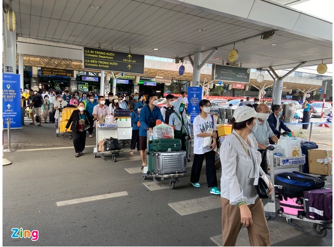 Khách đến trong nước tại sân bay Tân Sơn Nhất ngày 4/9 là hơn 54.000 lượt. Ảnh: Thư Trần.