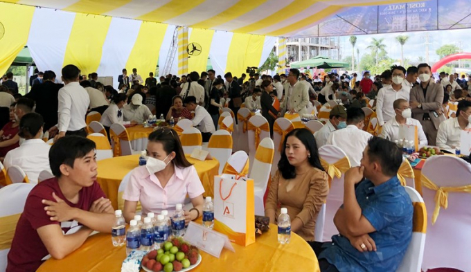 Theo các phương tiện truyền thông, có khoảng 300 khách hàng tham dự lễ tri ân và mở bán dự án Rose Mall. Ảnh: Internet.