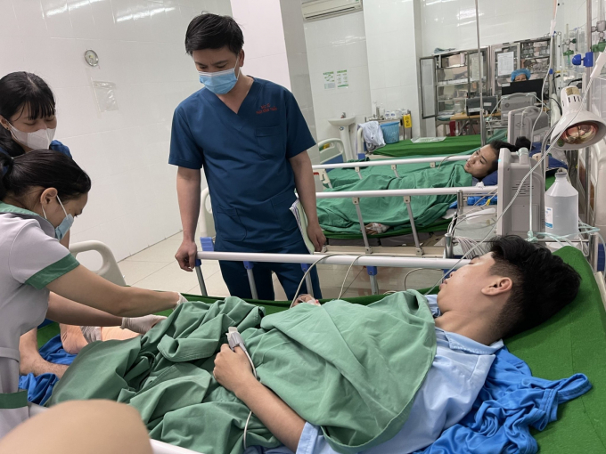 Bệnh viện Đa khoa An Phú tiếp nhận khoảng 40 bệnh nhân, trong đó có 2 bệnh nhân nặng được chuyển lên tuyến trên.