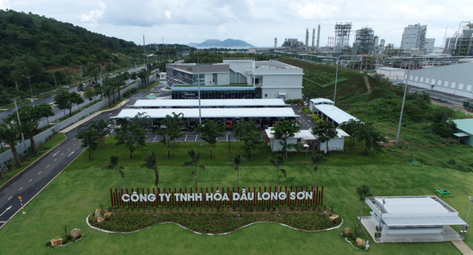 Toàn cảnh Khu điều hành Công ty TNHH Hoá dầu Long Sơn.