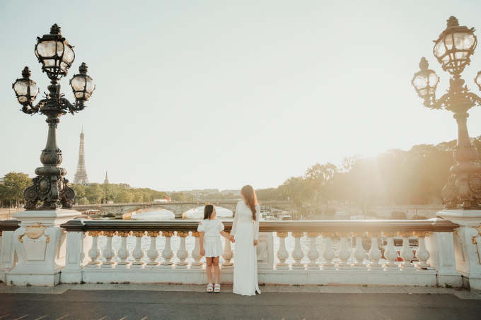 Chị cùng con gái đi du lịch Pháp từ đầu tháng 7 NGUYEN ANH LUKAS