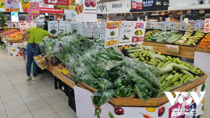 Các mặt hàng rau củ quả phong phú, đa dạng tại các siêu thị mini, cửa hàng tiện lợi, trung tâm thương mại,... tại Hà Nội.