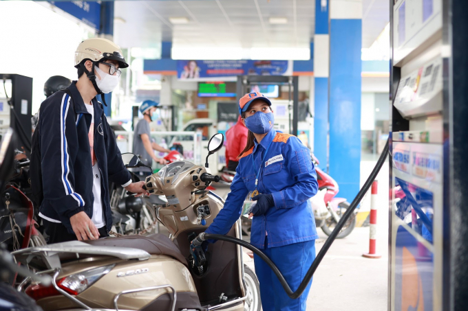 Giá xăng dầu điều chỉnh theo chu kỳ từ ngày 3.10. Ảnh: Hải Nguyễn
