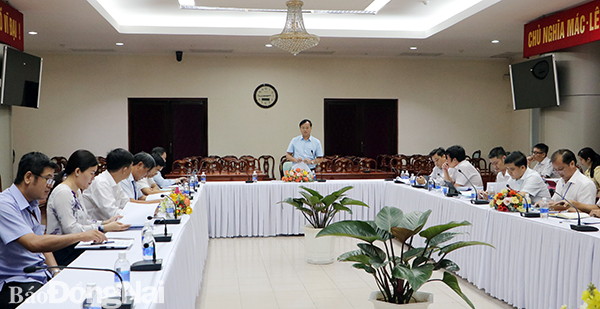 Chủ tịch UBND tỉnh Cao Tiến Dũng phát biểu ý kiến tại buổi làm việc
