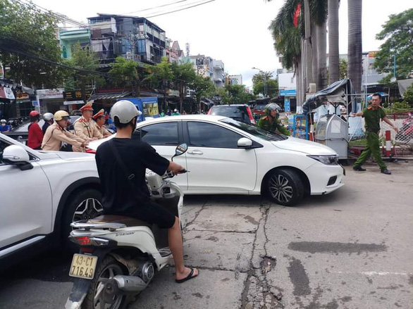 Có hàng ngàn ô tô bị chết máy sau trận ngập lụt lịch sử ở Đà Nẵng - Ảnh: H.B.