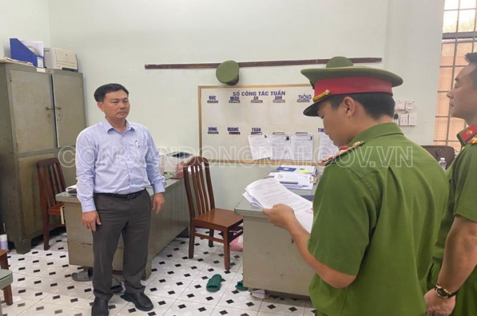 Cơ quan điều tra thi hành Lệnh bắt bị can để tạm giam đối với Nguyễn Văn Hồng