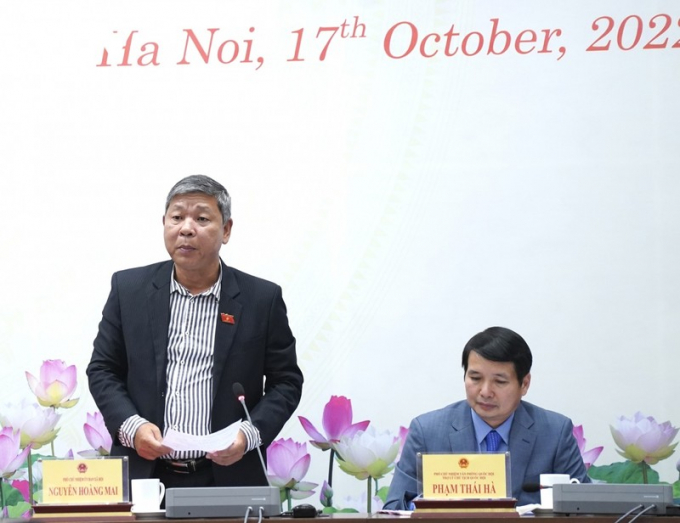 Phó Chủ nhiệm Ủy ban Xã hội của Quốc hội Nguyễn Hoàng Mai thông tin về vấn đề tăng lương cơ sở cho công chức, viên chức. (Ảnh: VOV)