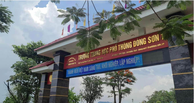 Trường THPT Đông Sơn 1 (Thanh Hóa) thông báo thu tiền đầu năm đến hơn 10 triệu/học sinh. Ảnh: NT