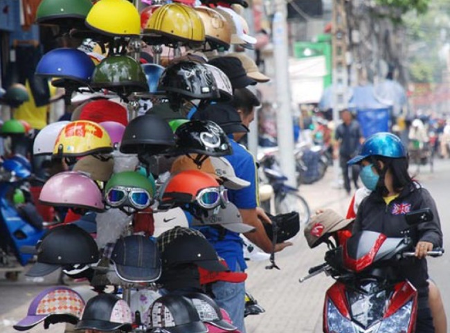 Đội mũ bảo hiểm đảm bảo chất lượng là cách dễ dàng nhất để bảo vệ sức khỏe, tính mạng người khi tham gia giao thông.