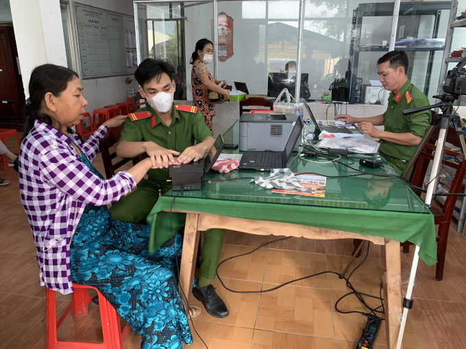 Người dân đến làm CCCD tại Công an phường Long Tuyền, quận Bình Thủy, thành phố Cần Thơ. (Ảnh: CACC)