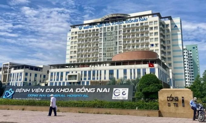 Hàng loạt cán bộ
