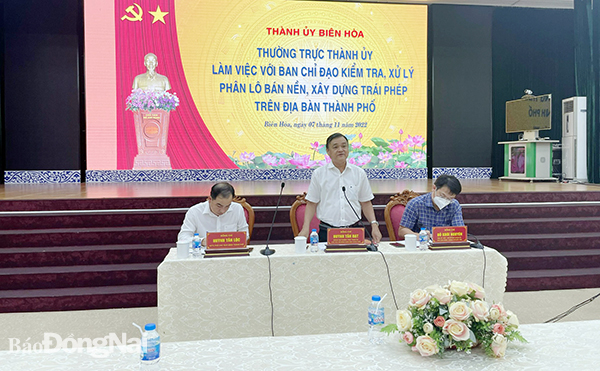 Phó bí thư thường trực Thành ủy, Trưởng ban chỉ đạo kiểm tra, xử lý phân lô bán nền, xây dựng trái phép của TP.Biên Hòa Huỳnh Tấn Đạt kết luận tại hội nghị